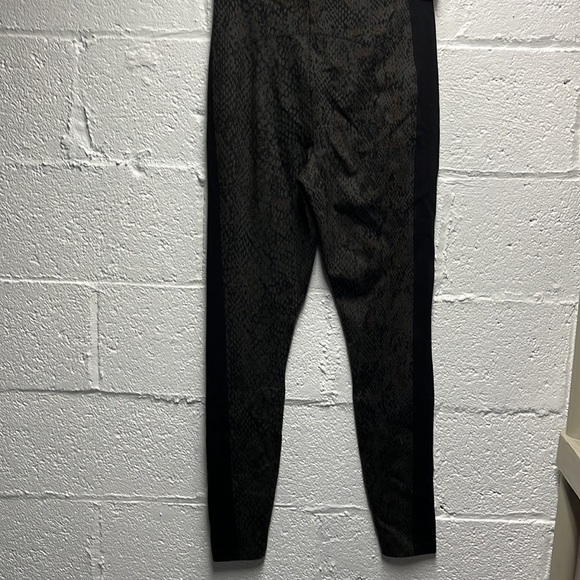 Lysse Laura Snakeskin Print Ponte Leggings small - Picture 7 of 7